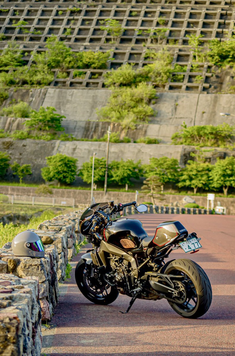 ぼっちの神に愛されてるから 有間ダムでもぼっち✌️ 帰り道前走ってたバイクの人 革ジャンめっちゃかっこよかったし とばしてる訳じゃないのに運転の一つ一つの所作が綺麗でかっこよかったな🏍 #XSR900