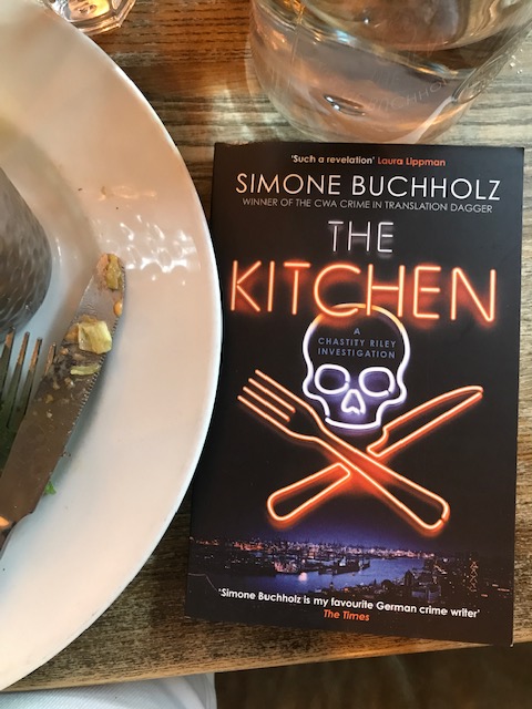 Popped into this Hamburg crime series by Simone Buchholz, translated by Rachel Ward and bang, bang, bang. ‘The Kitchen’ is hot and fierce in this revenge-fueled case. @OrendaBooks #crimeseries #simonebuchholz #rachelward #fictionintranslation