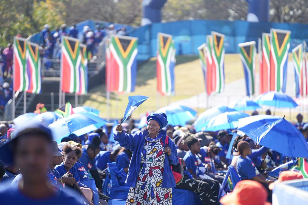 Our_DA's tweet photo. 🎉 The vibes are chefs kiss at the DA’s We Can Rescue SA Rally! Let's make history together! 🌊💙 #BlueWave #RescueSARally #VoteDA https://t.co/Z10Jt4CSc4