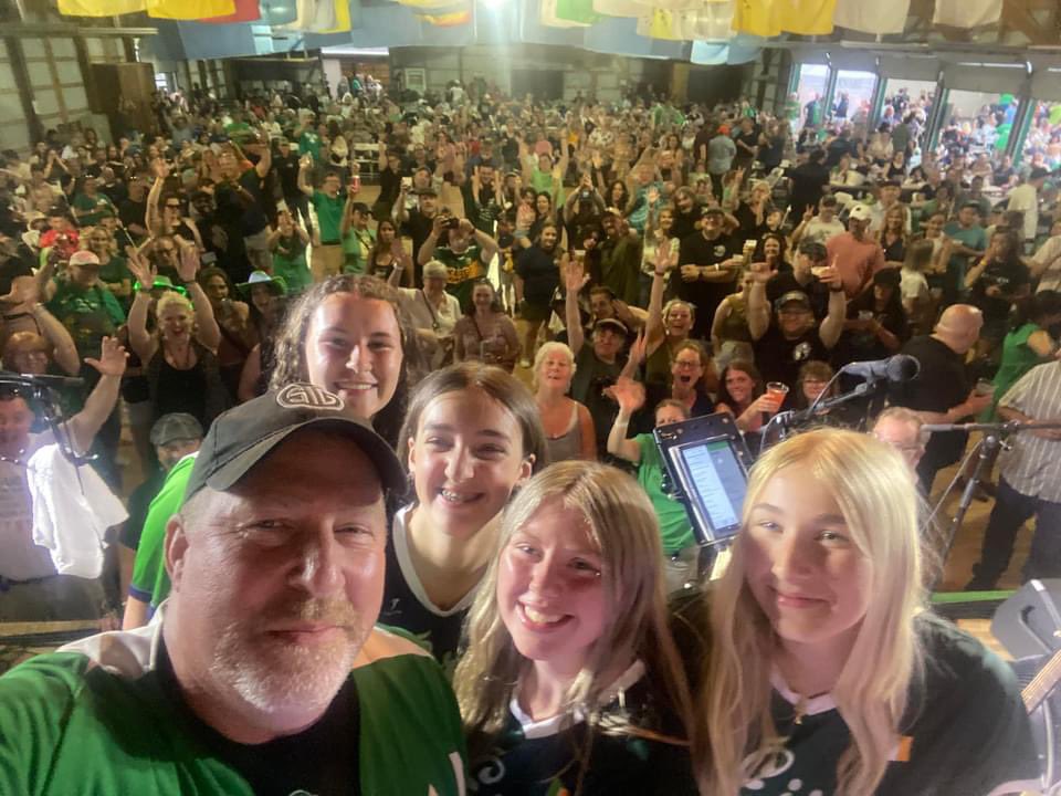 IrishFPSoftball's tweet image. It was great to see Team Ireland on stage during the @eastdurhamirishfest … drop by our tent today to meet the Irish players heading off to the U18 @wbsc World Cup in Dallas 🇮🇪#webleedgreen ☘️