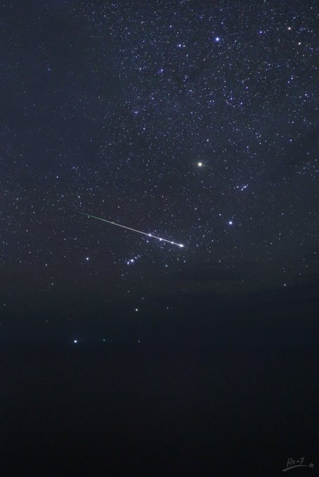 A Geminid meteor playing tic tac toe with the Orion's belt. 

[📸 Reina_1539]