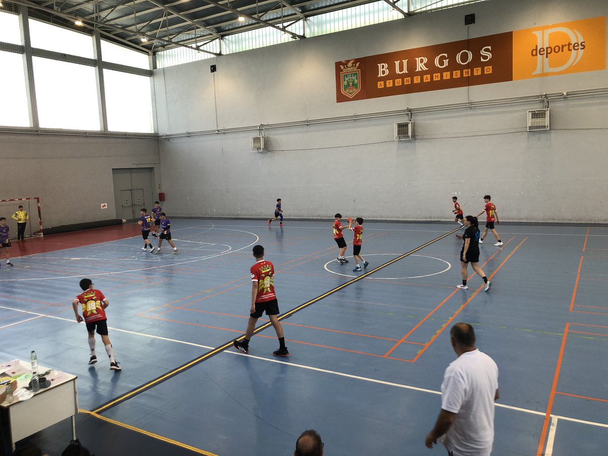 Los chicos de <a href="/portilloayto/">Ayuntamiento de Portillo</a> ya están jugándose la final contra Ayuntamiento de Villaquilbre de la fase final de Castilla y León de juegos escolares que se está celebrando en Burgos