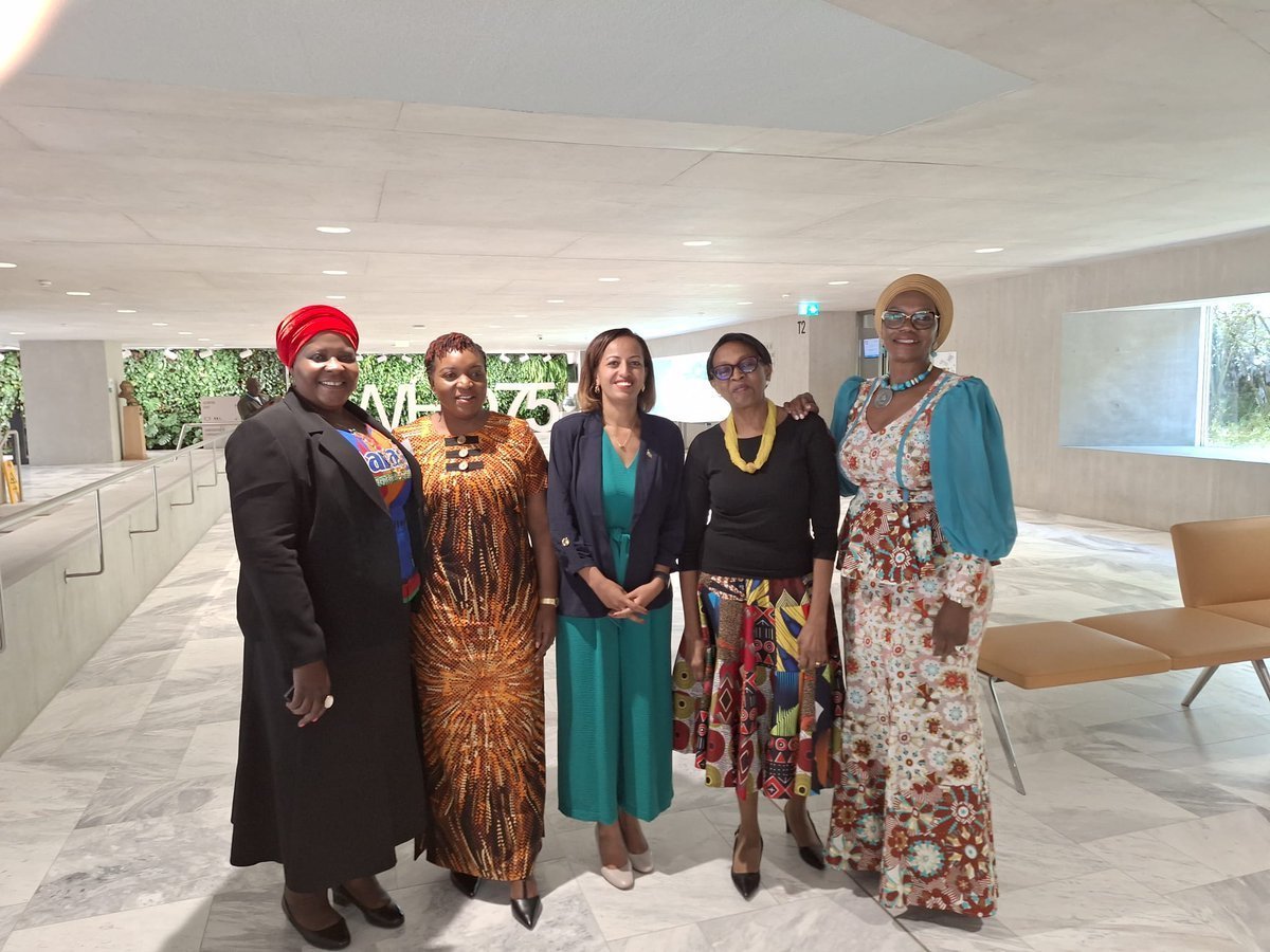 𝐒𝐢𝐬𝐭𝐞𝐫𝐬 𝐎𝐧 𝐚 𝐌𝐢𝐬𝐬𝐢𝐨𝐧

Met with fellow Health Ministers (On my left) Hon. Khumbize Kandodo Chiponda, (MP) Minister of Health-Malawi,  (and on my right),  Dr. Mekdes Daba, Minister of Health  Ethiopia, WHO Regional Director  Dr Matshidiso Moeti,  and Hon. Sylvia