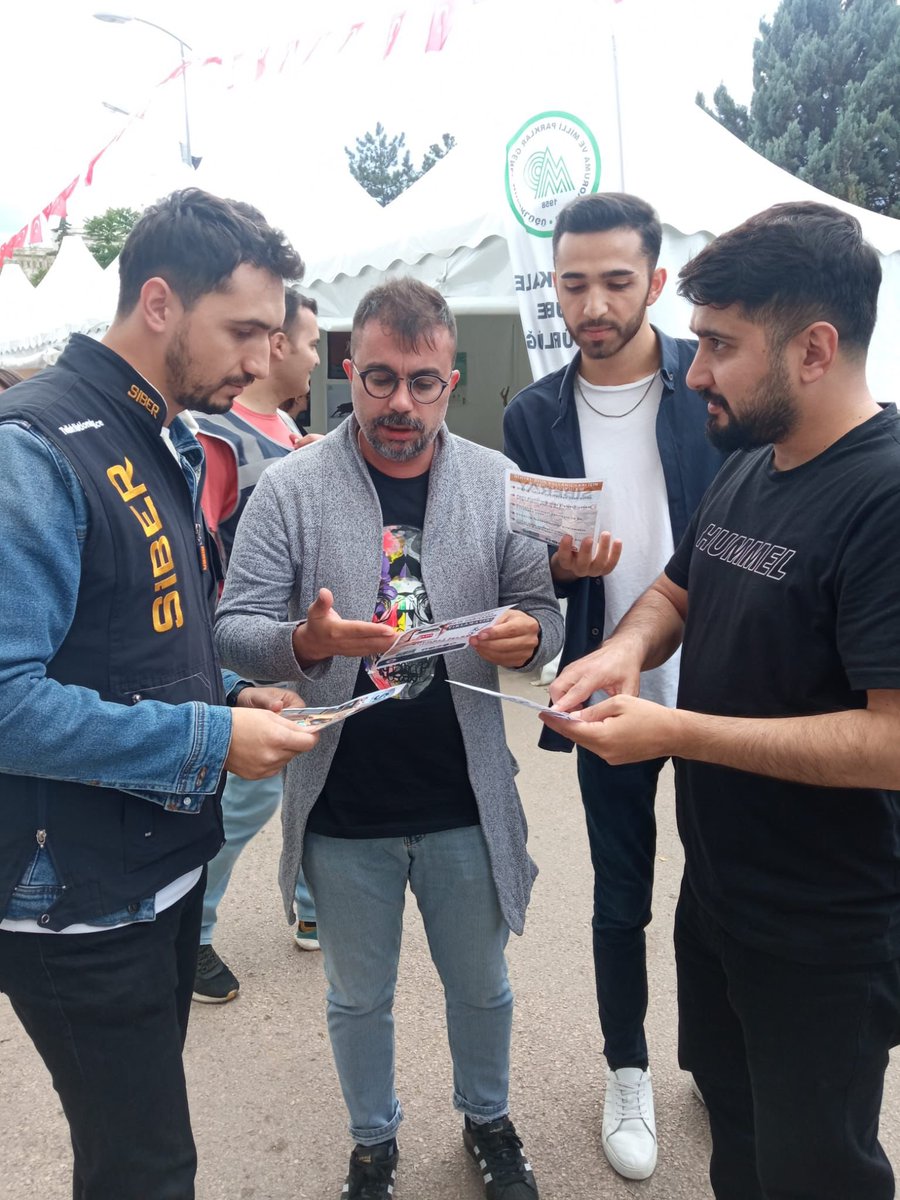 kirikkalepolis's tweet photo. Dijital Güvenliğiniz için Yanınızdayız 🌐‼️
#KaleFest 2024 etkinliklerine katılan vatandaşlarımıza;
🛜Güvenli İnternet Kullanımı
📱Mobil Bankacılık
📳Siber Zorbalık konularında bilgilendirme faaliyetlerimize devam ediyoruz.
@EmniyetGM @SiberayEGM @TC_kkalevalilik https://t.co/ie6GcbpPBy