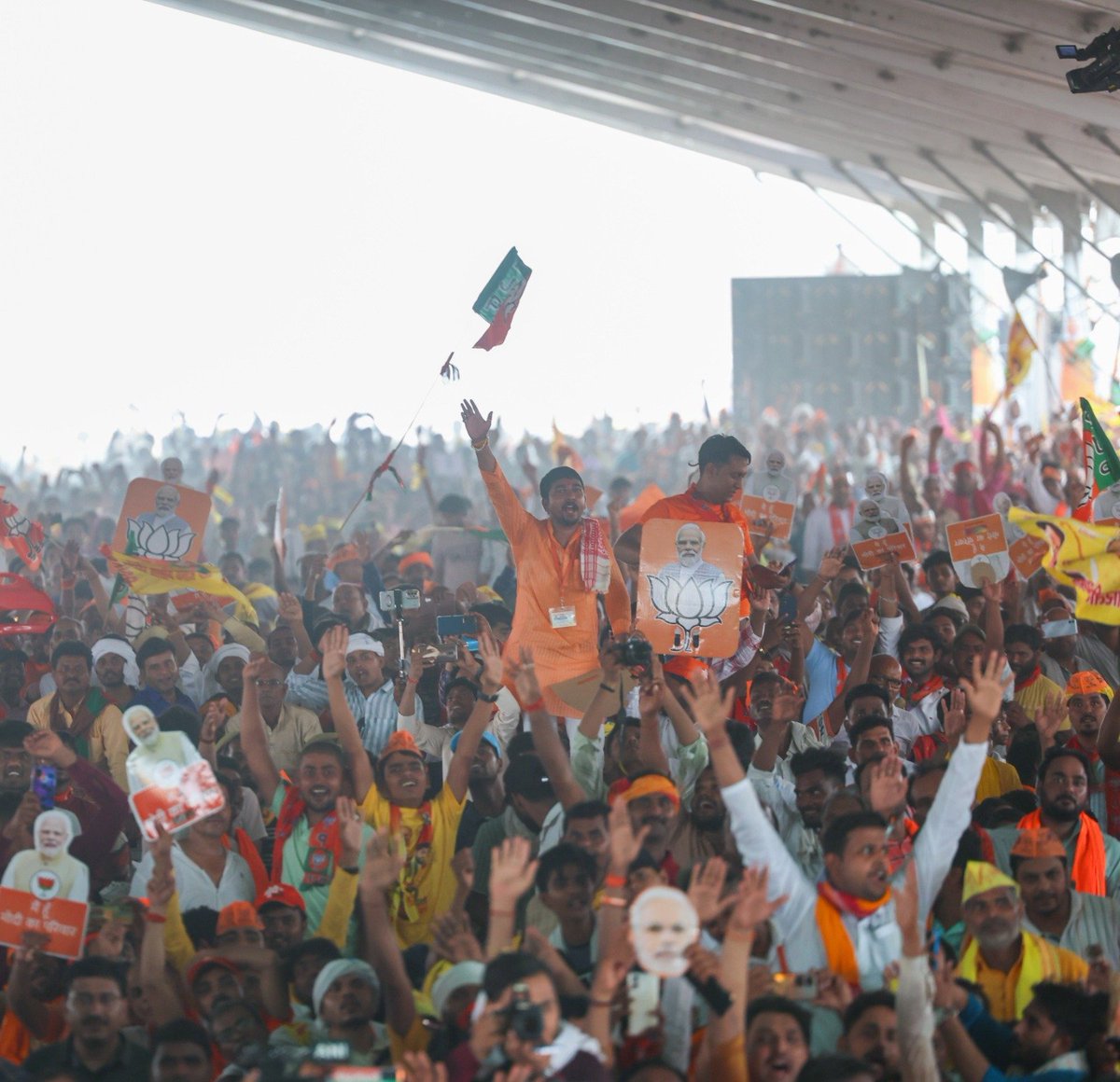 घोसी के साथ ही उत्तर प्रदेश में जनता-जनार्दन का जोश और उत्साह बता रहा है कि यहां BJP-NDA को प्रचंड जीत मिलने जा रही है।
