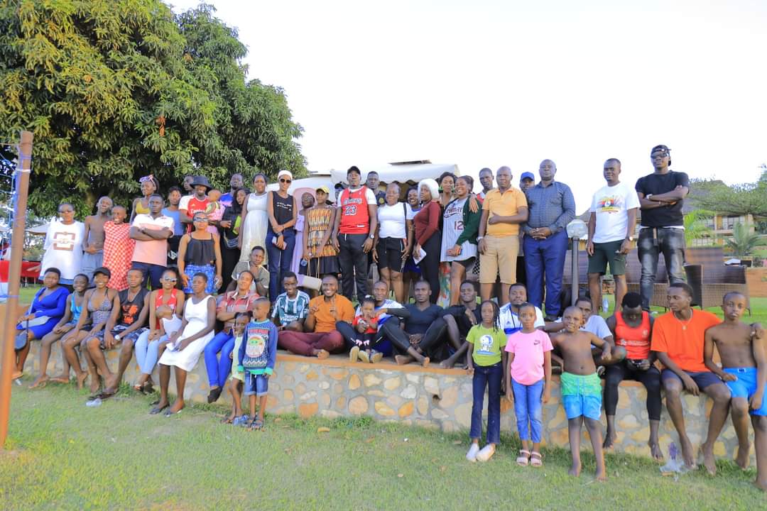 prophetkiganda's tweet image. Joyfully serving God together! Making every moment a blend of faith and fun!!!
#ProphetMichaelKiganda
#ServeWithJoy 
#FaithAndFun 
#foryoupageシ 
#fyp