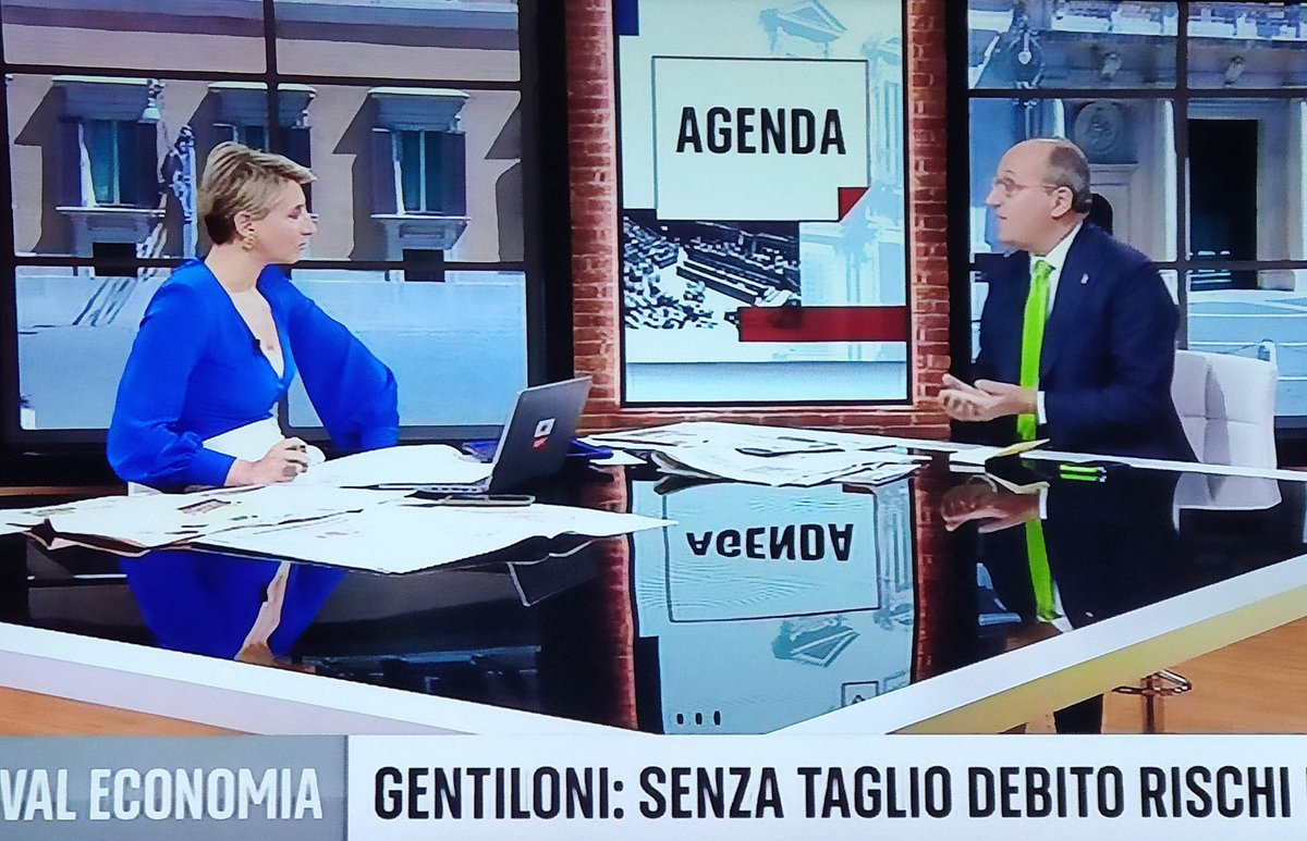 Ora. @AlbertoBagnai Il dramma è che abbiamo mandato nelle sedi europee 'persone che non erano del mestiere' (cit. Zalone).