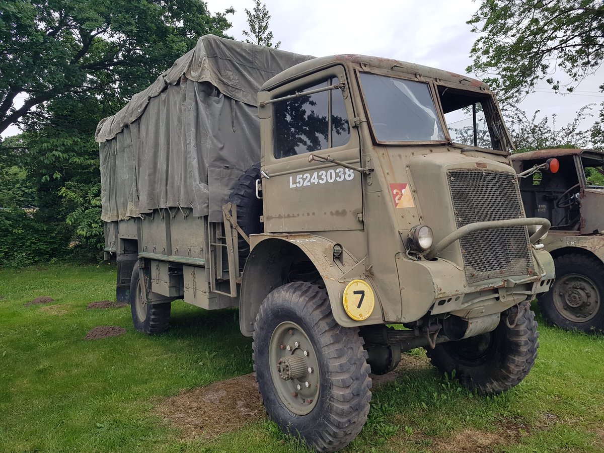 Spotted these new arrivals at RAF Snaith museum 😍 @agbdrilling Didn't have time to ask more about them, but the Bedford is apparently a D-Day veteran. Seen arriving here 👇 @WHW_NorthernIC youtu.be/Tn5ptz2E0nw?si…