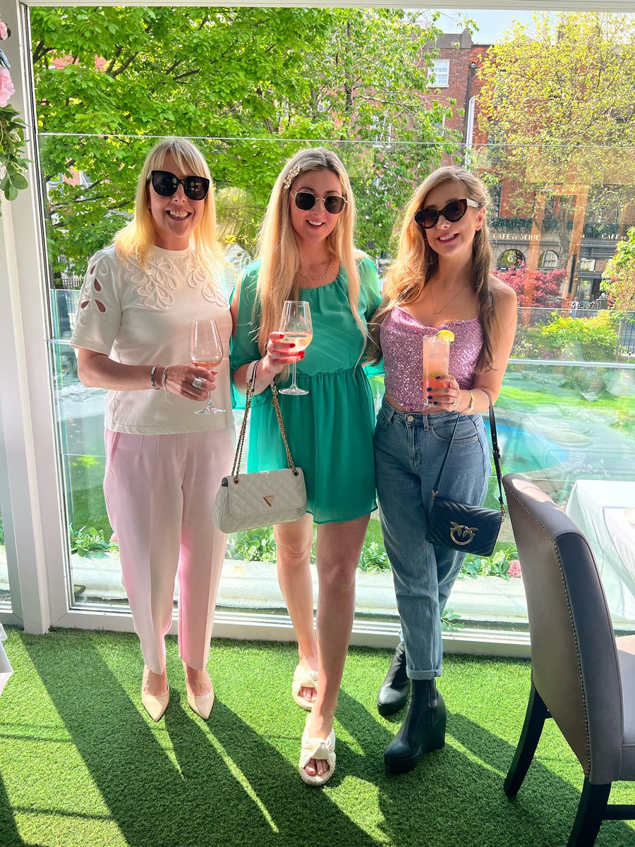 Weekend lunches With friends are my favourite 🤩 <a href="/FIRESteakhouse/">FIRE Steakhouse & Bar</a> <a href="/Romycarroll/">Romy carroll 💙</a>