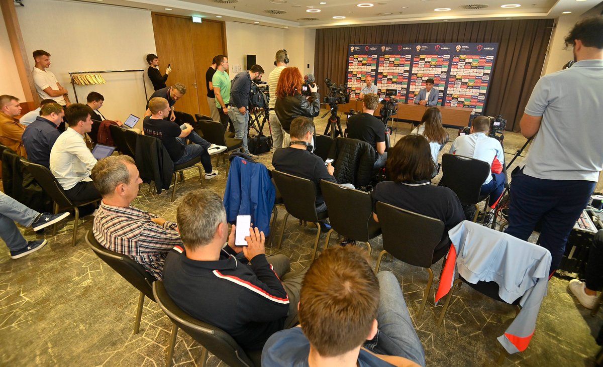 Press conference | Zlatko Dalić 🎙️ 'The expectations are huge, but also mainly justified. We have to stay focused: practice at a maximum level and prepare for the opening game against Spain' #EURO2024 #Family #Vatreni❤️‍🔥