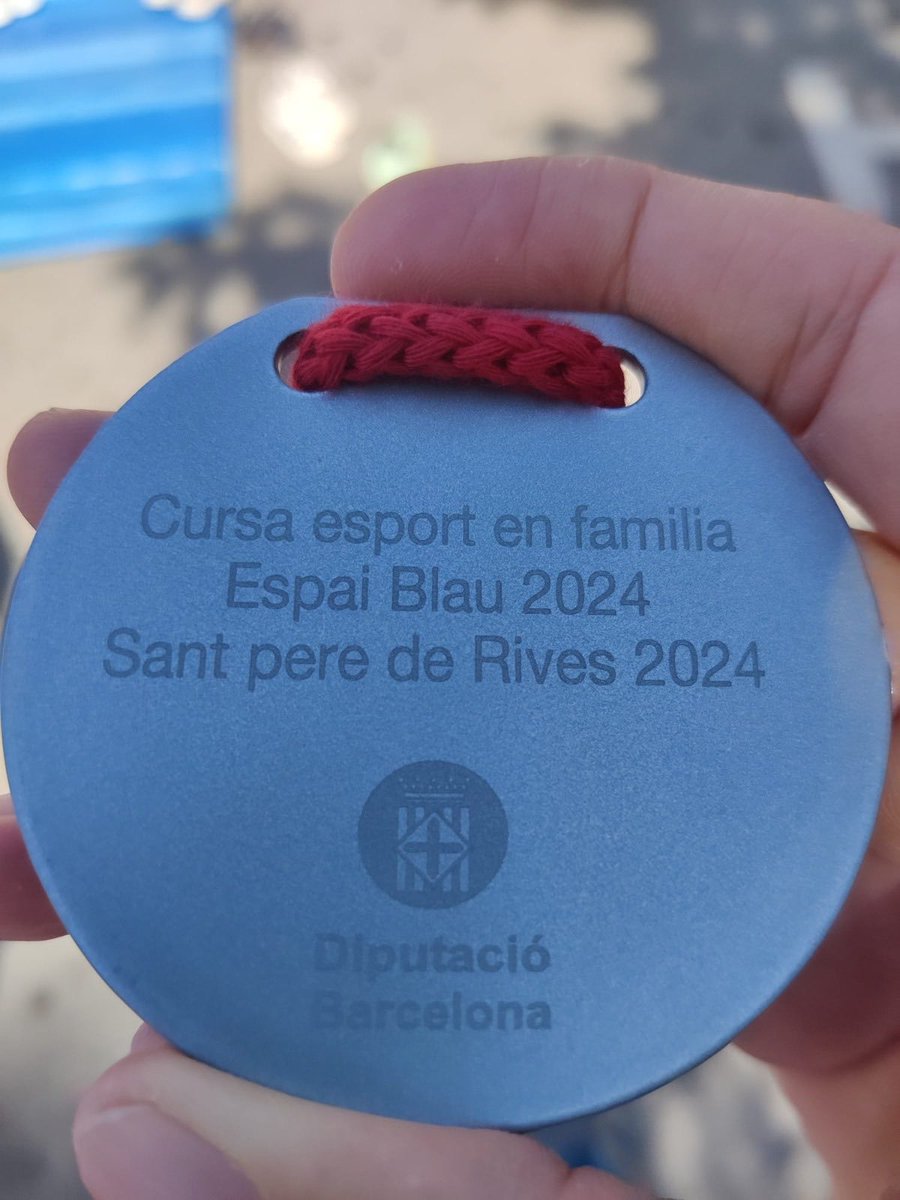 Aquesta medalla es la metàfora del que faria un Govern del Psoe a la Generalitat: matar la Llengua, destruir la nostra identitat!
Dues faltes de gruix en una sola medalla, què poden fer a les escoles, els caps, hospitals, la tele, la radio…. Fa por pensar-hi
#PresidentPuigdemont