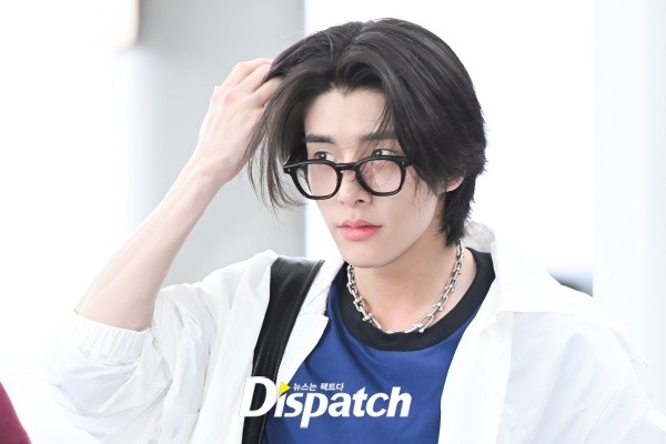 PUPPYJ4KEY's tweet photo. jake specs plus his long hair OH LORD https://t.co/6HdoGzSTK9