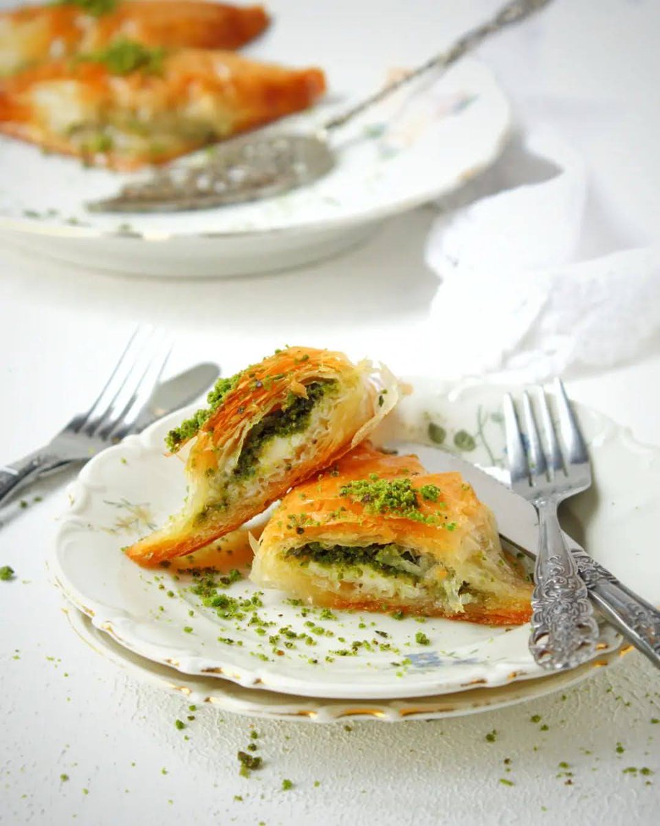 The recipe for Şöbiyet is full of bright green pistachios. The nutty flavour of this baklava variety is complemented by drizzled syrup guaranteed to satisfy your sweet tooth! #TurkishCuisine

📸 IG: zeysbluekitchen