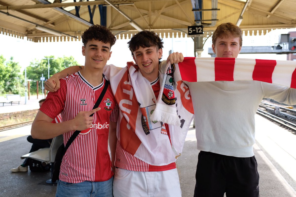 Saints Fans catching the train up to #wembley from Basingstoke. #saintsfc @AlfieHouseEcho @SouthamptonFC