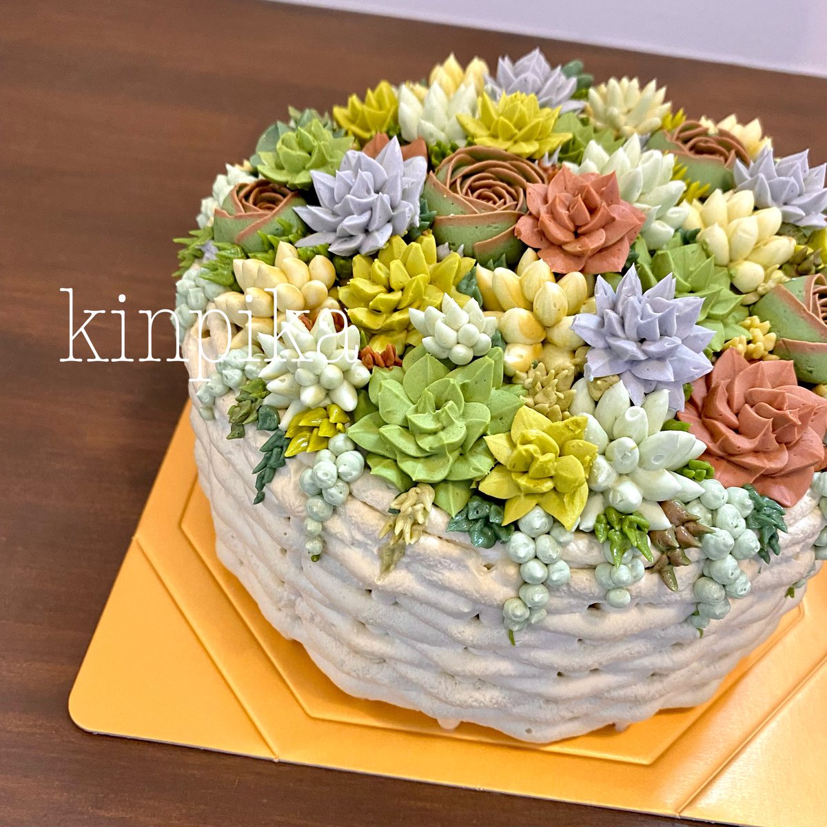 kin014's tweet photo. #本物に見えたらRT

お花のケーキです https://t.co/4UOaMU723A