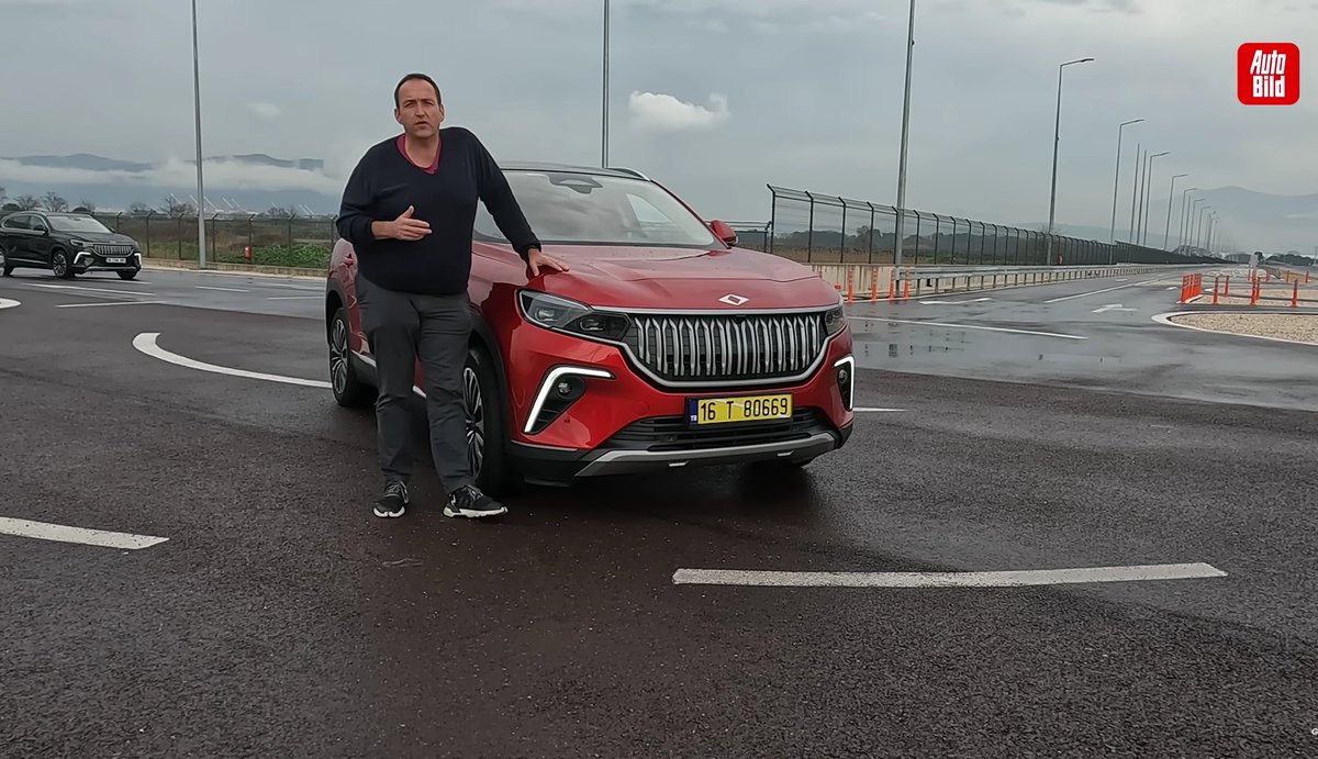 Elektrikli arabalar konusunda dünyaca tanınmış uzman Thomas Geiger TOGG 'u incelemiş ve Youtube 'da inceleme videosu yayınlamış. 

Videosunda TOGG hakkında çok olumlu tespitlerini belirtmiş. Ama bugün size onları değil, Almanların videonun altına yaptığı yorumları paylaşacağım.