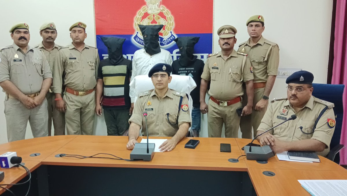 थाना सादाबाद पुलिस को एसपी निपुण अग्रवाल के निर्देशन में मिली बड़ी सफलता, अंतर्जनपदीय 03 शातिर वाहन चोरों को चोरी की 15 बाइक सहित पकड़ा, पकड़े गए तीनों वाहन चोरों पर कई मुक़दमे दर्ज है पुलिस ने एक हफ़्ते में चोरी की 37 बाइक बरामद की एवं 8 अंतर्जनपदीय वाहन चोरों को गिरफ्तार किया