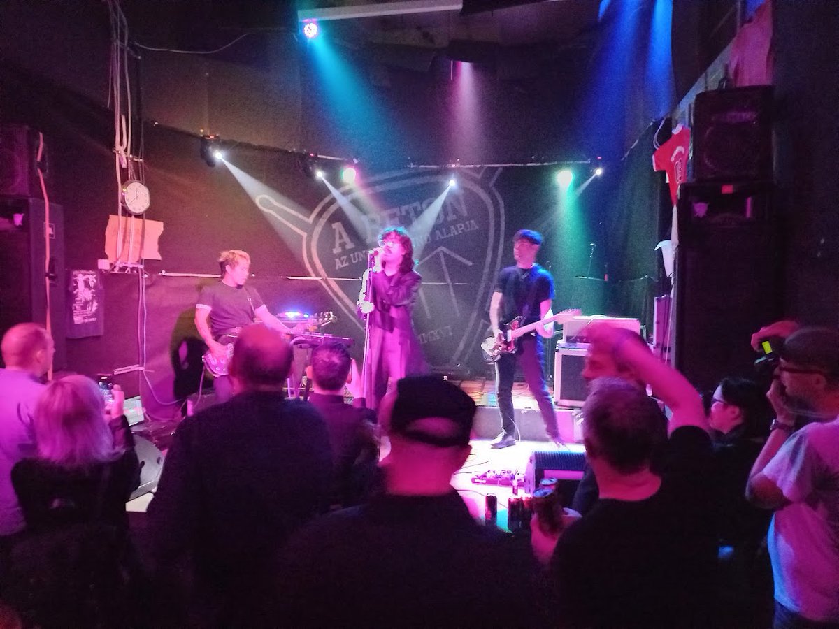 hedvig_szuts's tweet photo. I still can't believe it... yesterday @topographiesSF and @Black_Nails  played in my favourite city. It was a wonderful night! https://t.co/X2SVxnxo0K