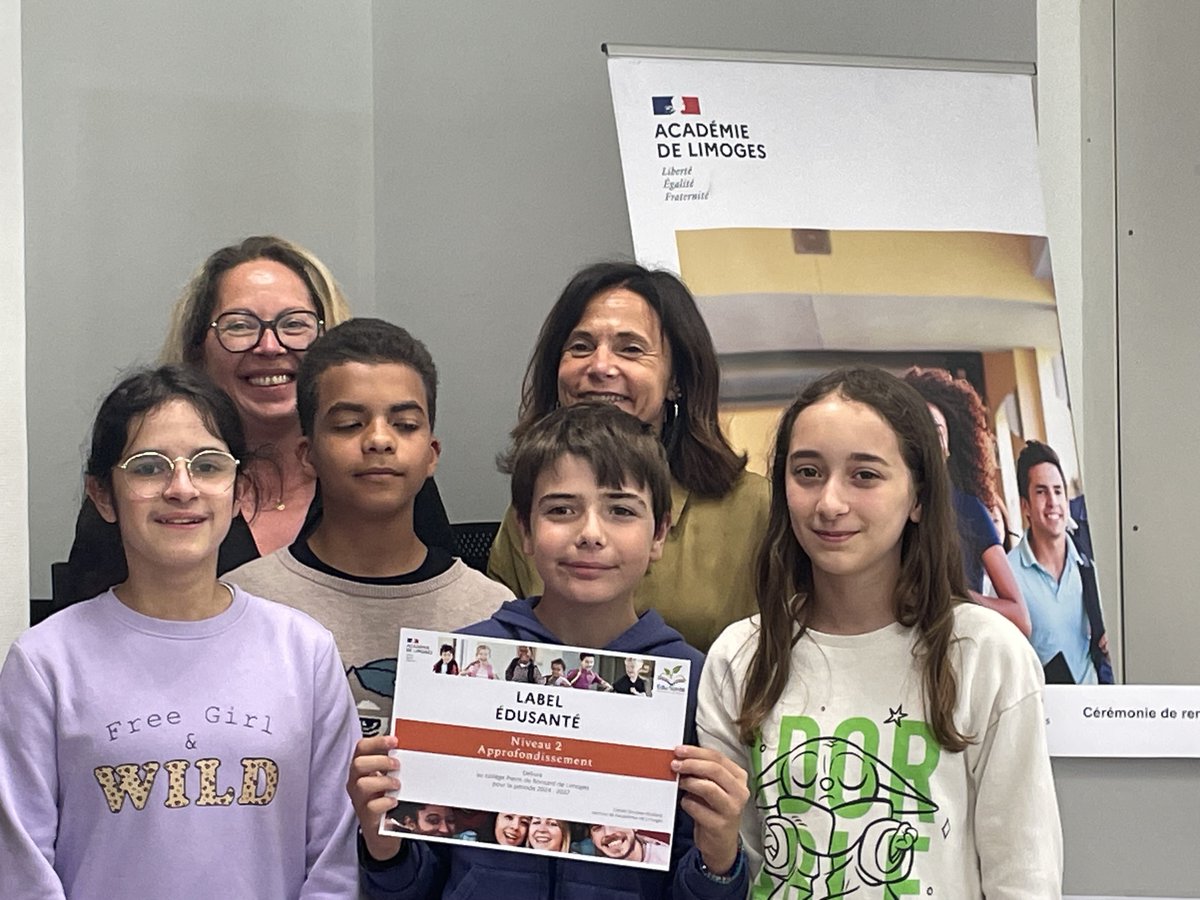 clgronsard87's tweet photo. Le collège Ronsard a été labellisé EduSanté niveau 2, en reconnaissance des des actions menées au sein du collège dans le cadre de l’école promotrice de santé . Nos ambassadeurs santé ont accompagné Mme Lacroix et Mme Mignot pour recevoir le label des mains de Mme La Rectrice https://t.co/NzzyJp7rYE