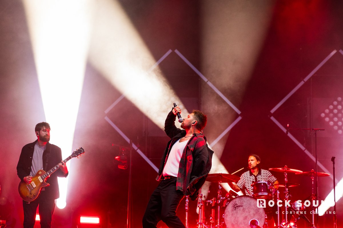 Rock Sound tweet media