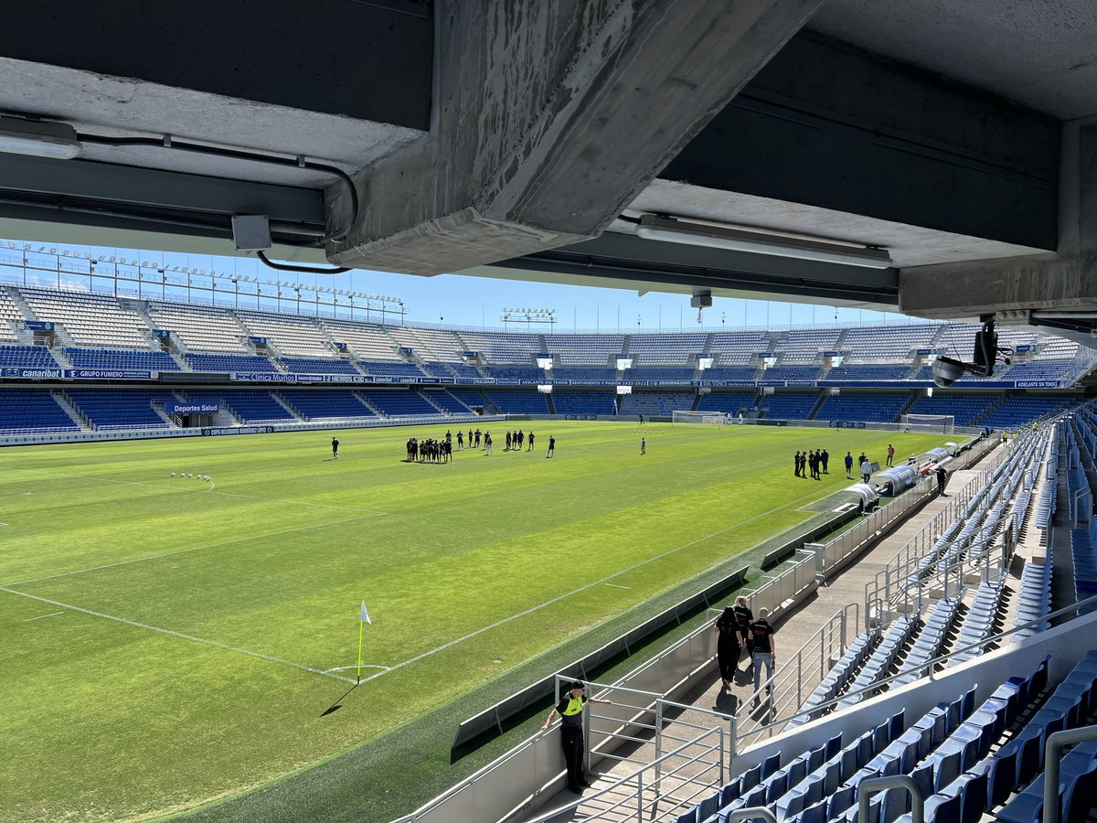 ⚽️ En poco más de una hora, rodará el balón y dos equipos pugnarán por el cetro de la 𝑪𝒐𝒑𝒂 𝑯𝒆𝒍𝒊𝒐𝒅𝒐𝒓𝒐 𝑹𝒐𝒅𝒓𝒊́𝒈𝒖𝒆𝒛 𝑳𝒐́𝒑𝒆𝒛 🏆 ⚔️ @CdtCantera - @AUGuimarOficial ⏰️ 12:00 #CopaHRL #Heliodoro #Tenerife