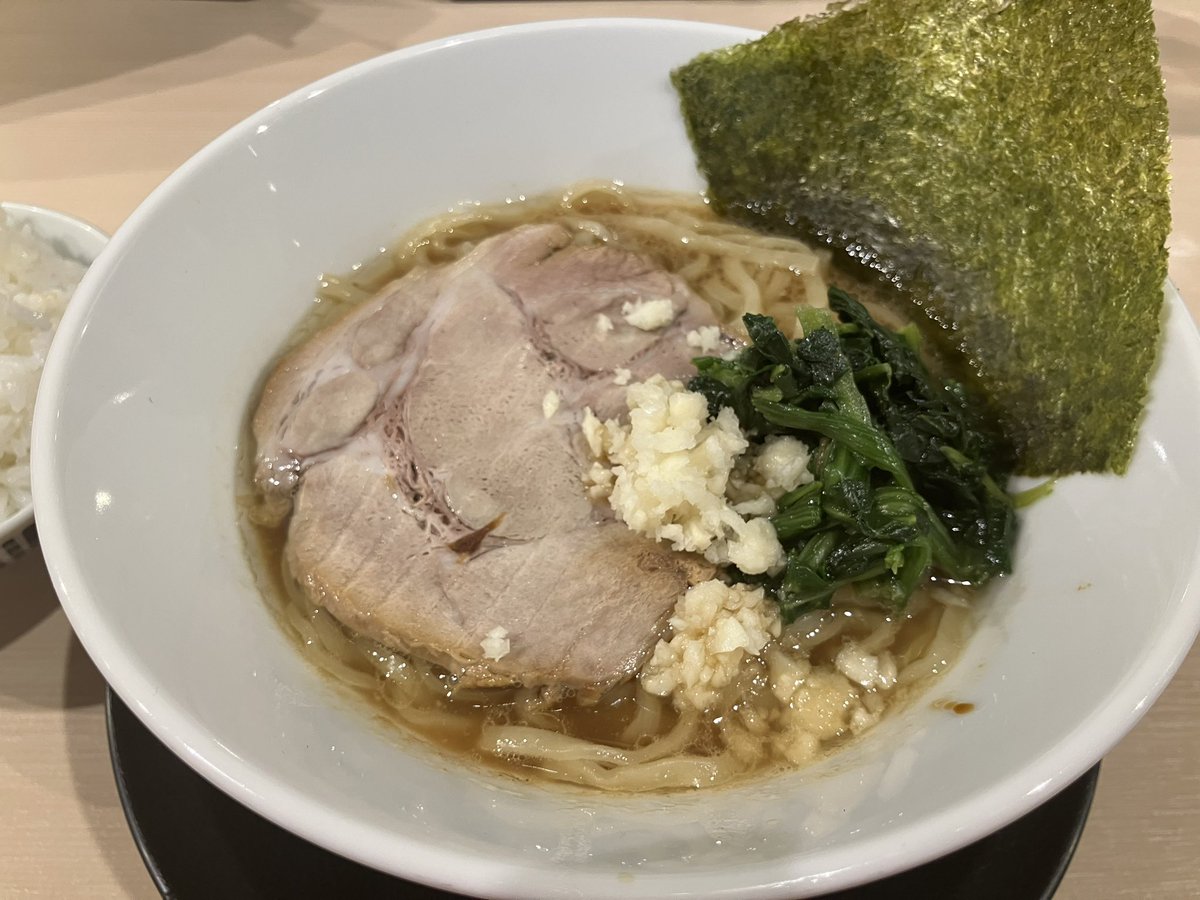 今夜は上本町ハイハイタウンの「喜多方食堂」さんで喜多方豚骨ラーメンを注文！セレッソがお酒を浴びるほど悔しくもなく、逆に乾杯する結果でもなかったことから、食事だけして帰ります。ニンニクや二郎系がお好きな方はお試しあれ！