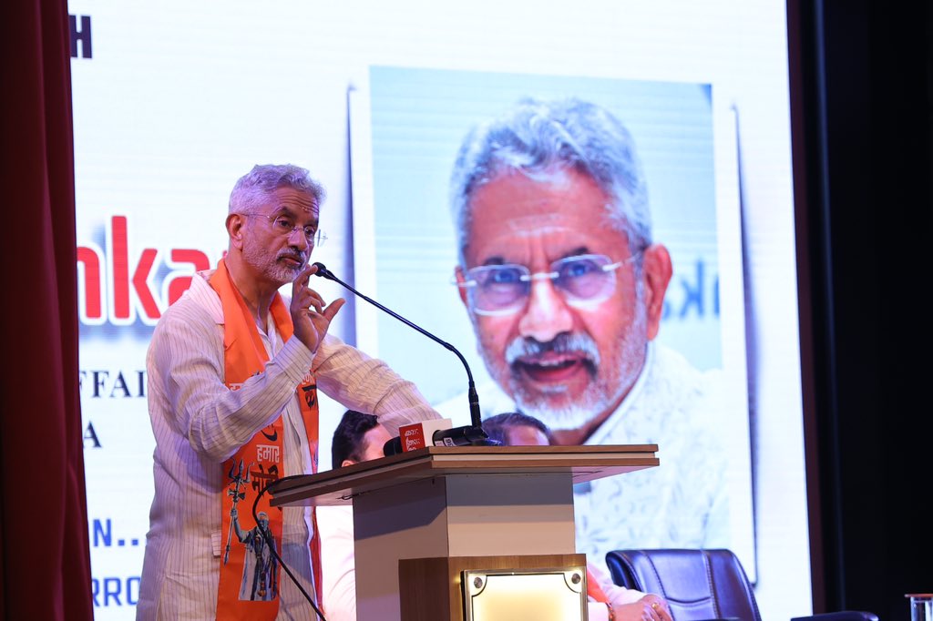 Delighted to interact with teachers and students of Varanasi on the topic: Empowering With Education-Teaching for a Better Tomorrow.

Firmly believe in Education for an era of Technology and Globalisation. Underlined the many steps in the last decade to make the best of the tech