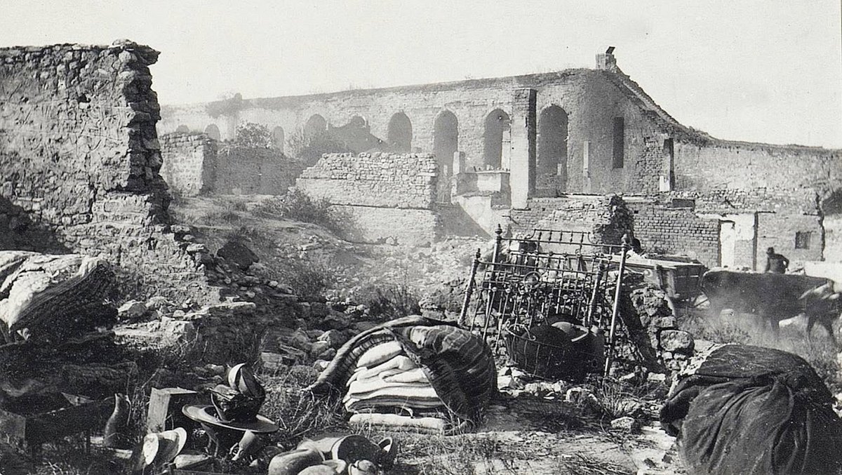 Bozdoğan Kemeri ile Burmalı Mescid arasındaki evlerin yangın sonrası hali / 10.06.1918