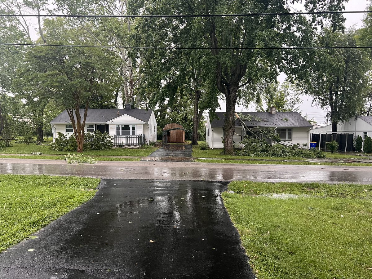 Trees down off Lehman Ave in BG, power out <a href="/wxornotBG/">wxornotBG</a>