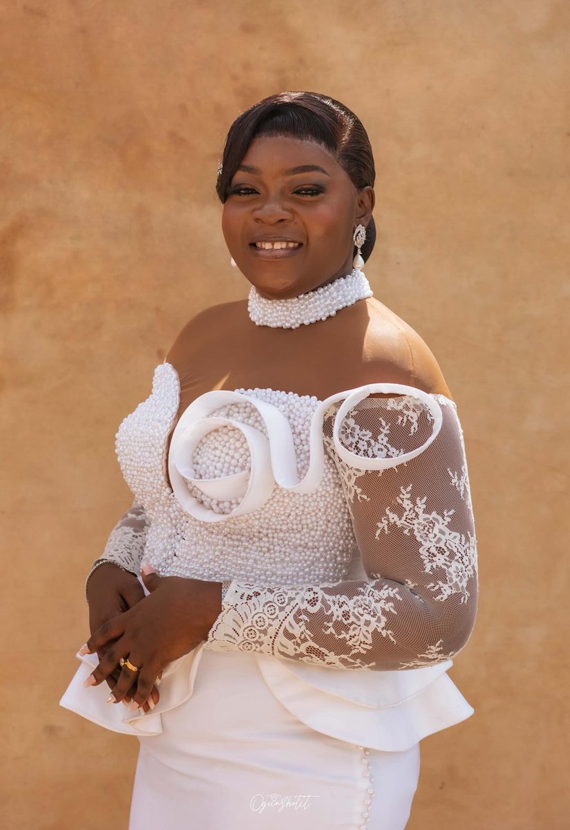 MaryOmoju's tweet photo. Redesigned my original design for another client  😍 , which do you prefer ? ….. Dear 2024 brides my dm is open .

 #GreatManchesterRun #FACUP24 #HalaMadrid https://t.co/JJWIgME2f9