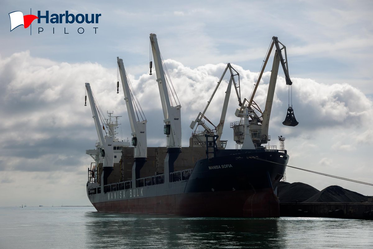 Manisa Sofia berthed Alcanar/Cemex port. 
harbourpilot.es/wp-content/upl…
#Port #Shipping #TransportMaritime #PortOperations #GlobalTrade #MaritimePhotography #GlobalShipping #Logistics #SupplyChain #MaritimeStrategy #ShipPhotogrphy #Containership #Maritime #CEMEX