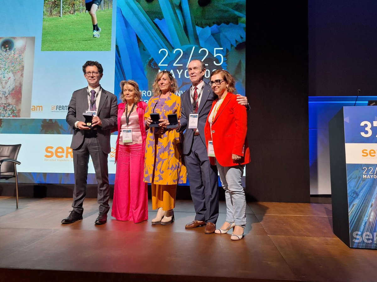 Enhorabuena al Dr. Garcia-Santos, jefe de servicio de Radiodiagnóstico del hospital Morales Meseguer, que ha sido premiado con la medalla de oro 🥇 de la Sociedad española de radiología médica (SERAM), por sus logros, trayectoria y compromiso con la Radiología. <a href="/SERAM_RX/">SERAM - Sociedad Española de Radiología Médica</a>