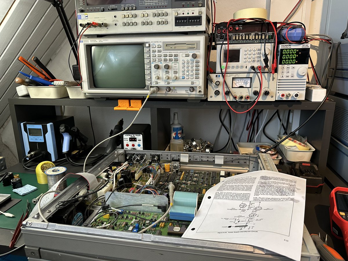 While I was repairing the HP 3325B, the HP 54520A oscilloscope died.
Bad ☹️ 

This will be a repair within the repair. 

The lab now smells like a defective power supply. 🤢