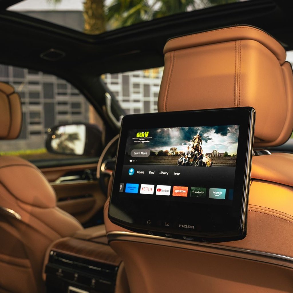 صُمّم بحرفية ليغمركم بالراحة والرفاهية 
#جيب #جراند_واجونير 

Indulge in the Grand Comfort. 
.Meticulously crafted for the greatest
#Jeep #grandwagoneer