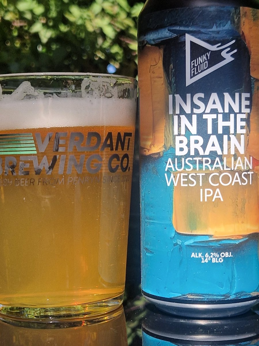 #sundaying with a #beer in the garden An Australian west coast ipa brewed in Poland . Absolute banger