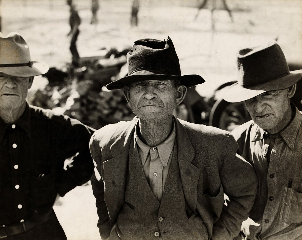 Dorothea Lange was an American documentary #photographer and photojournalist.  She was born #OTD in 1895.

Her photographs humanized the consequences of the Great Depression and influenced the development of documentary #photography. 

#photojournalism #FemalePhotogs