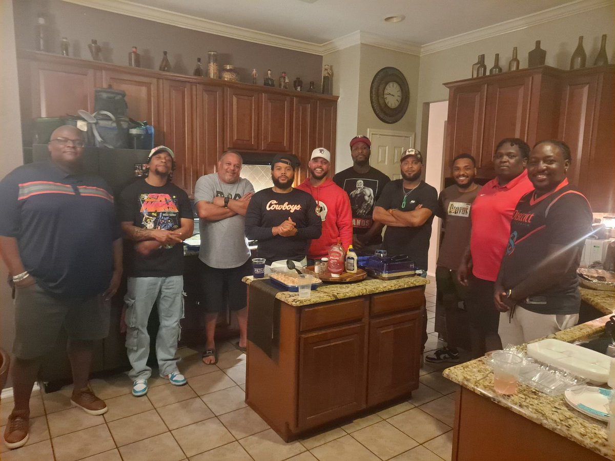 Great food, great night, with great people!! Thanks T Mills for the hospitality and the amazing food! Lots of football knowledge in one room!! #BEGREAT