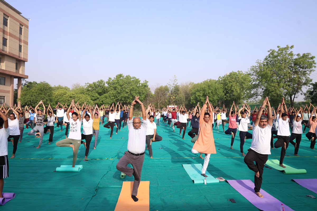 The 26th Day Countdown Programme to International Day of Yoga 2024 was organized by the Global Yog Alliance in association with Vivekananda Global University, Jaipur, Rajasthan, and in collaboration with the Morarji Desai National Institute of Yoga, Ministry of AYUSH, GoI.