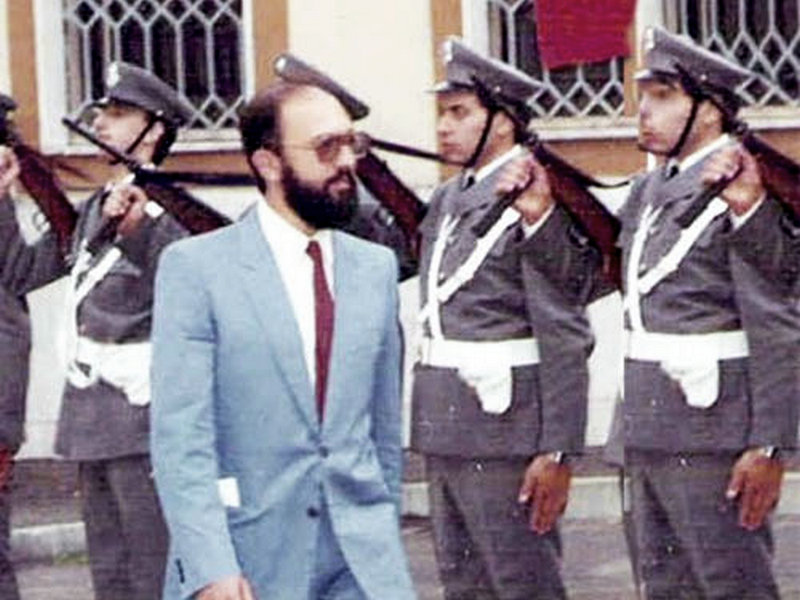 CDNewsCalabria's tweet photo. Su #Raiuno la storia di Sergio #Cosmai: il direttore del carcere di Cosenza ucciso dalla ‘ndrangheta https://t.co/37Or7lidf7 via @CDNewsCalabria https://t.co/yRp5bG67xu