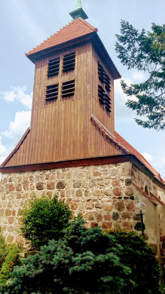 Foto von der Evangelischen Dorfkirche Alt- Gatow auf dem Dorffriedhof Alt- Gatow 

#LoveBerlin