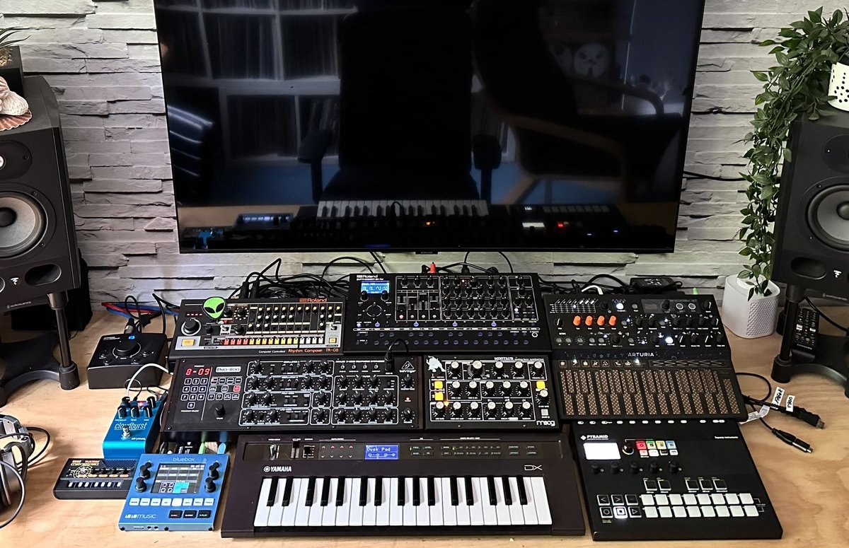 opzio's tweet photo. This is the most optimised rig I’ve had for a while, really inspiring to use. #studio #synthesizers #dawless https://t.co/WFoHkZfHuu
