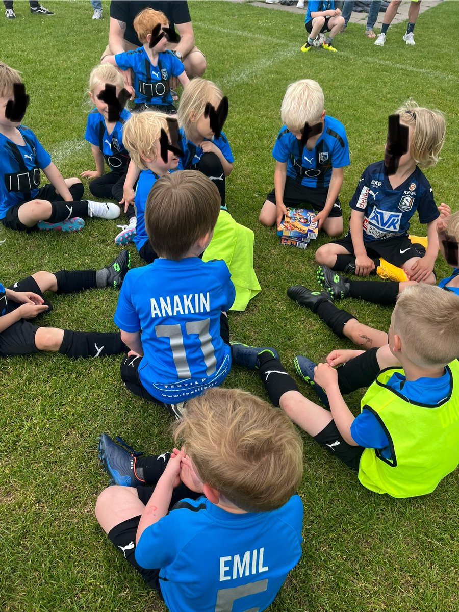 Kæmpe succes med første stævne for U5 (2019 årgangen) i Ry Fodbold. 
Det første af mange. Vi kan næsten ikke vente til næste gang. 

Vi har det super sjovt og er vild med fodbold. 
Vi klager heller ikke over opbakningen. 51 spillere pt tilmeldt 🤩 
#dbu #børnefodbold #glæde