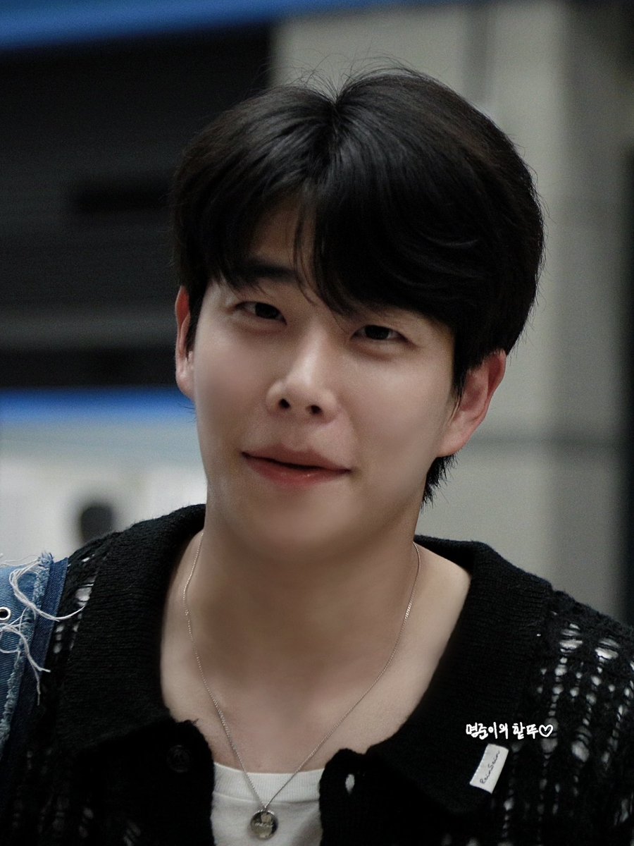 MJ__heart's tweet photo. 240526 

한밤중에 엠미남 등장🧡
 
울 명준 너~~무 호오올쭉해졌어어ㅓ🥹 
밥 많이많이 먹구 푹 쉬어융~~ 굿빠아암~>_<💕

#ASTRO #MJ #아스트로 #엠제이 #김명준 https://t.co/EmDjXBO8vY