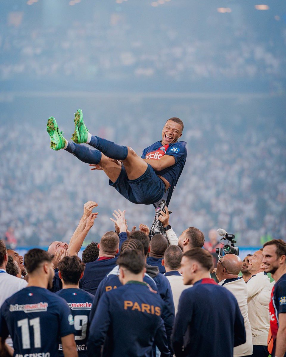 La dernière… (<a href="/KMbappe/">Kylian Mbappé</a>)

#PSG