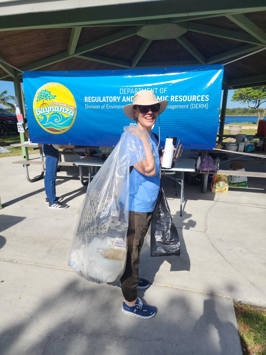 ¡Ayuda a proteger la #BahíaDeBiscayne este fin de semana feriado!: Cuando estés en el mar, guarda y asegura los desechos a bordo de la embarcación y tíralos una vez que llegues a tierra. En las islas, recoge lo que no quepa en la basura. Más consejos ▶️ spr.ly/6015eDOrJ