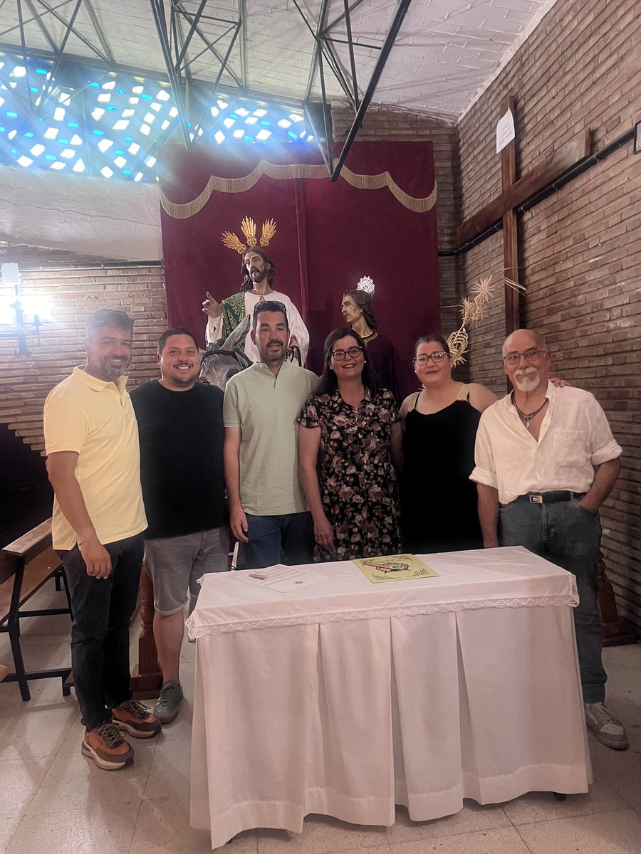 🔴COMUNICADO OFICIAL⚪️

En la mañana de hoy nuestro presidente Rafa Plaza Márquez , vicepresidente Ivan Velo Tristancho junto a Tomás Estrada Manzano , se han desplazado a la localidad de #PuntaUmbria #Huelva para plasmar la firma para el próximo #DomingoDeRamos2025 .