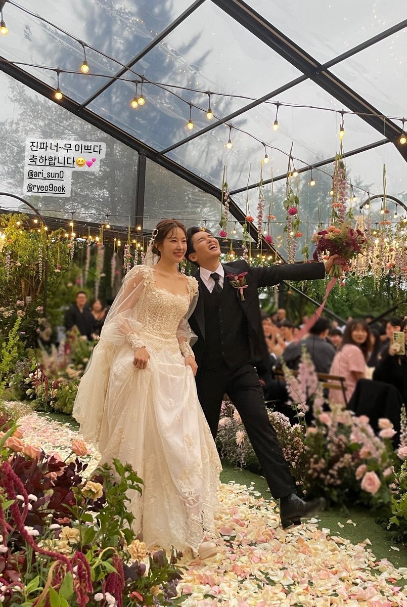 13mkh's tweet image. 💙26พค67💙ยินดีกับรยออุคกับงานแต่งงานในวันนี้ บ่าวสาวหล่อสวย งานแต่งก็สวยมาก ได้เห็นเอสเจรวมกันอีกเหมือนฝันไป แอดน้ำตาท่วม😭 ใจฟูมากๆค่ะ   #Superjunior #RyeowookArihappilyEverAfter #Ryeowook