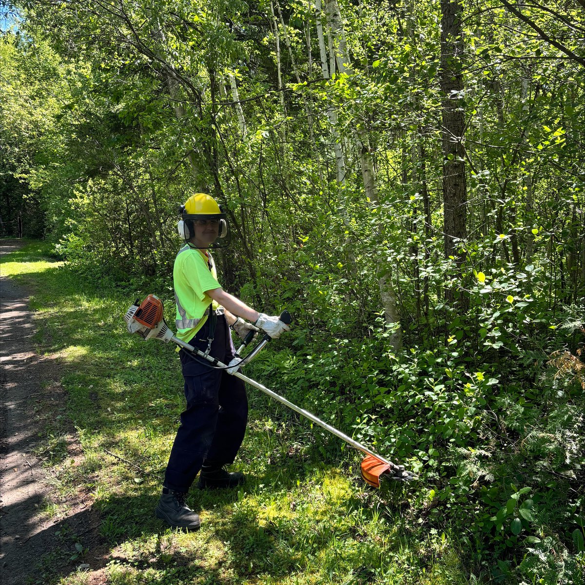 #StaffSunday

Name: Fiona
Position: Maintenance Student
Years in Parks: 1
Favourite thing about Rideau: Working amongst the trees, birds and fungi 🍄🌲