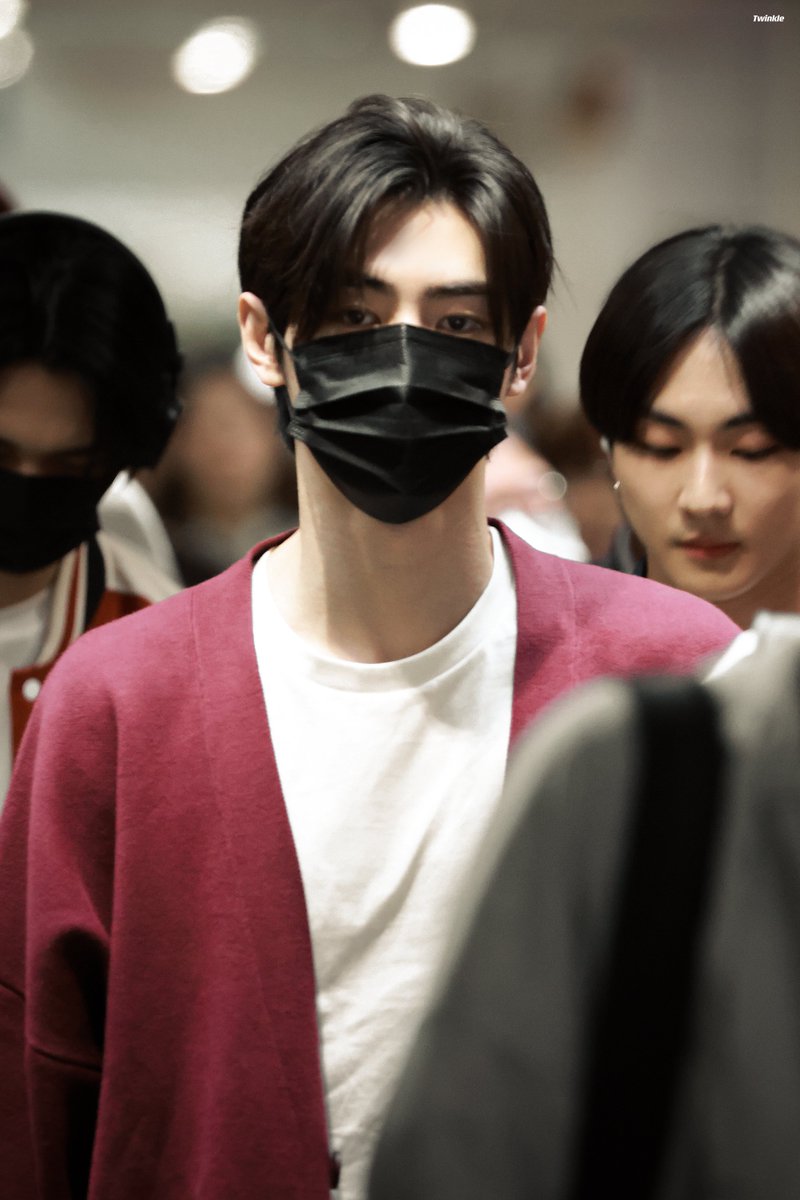 Twinkle_021208's tweet photo. 240526 MNL🛬️
#엔하이픈 #성훈 
#ENHYPEN #SUNGHOON https://t.co/pcHDCDs1Ra