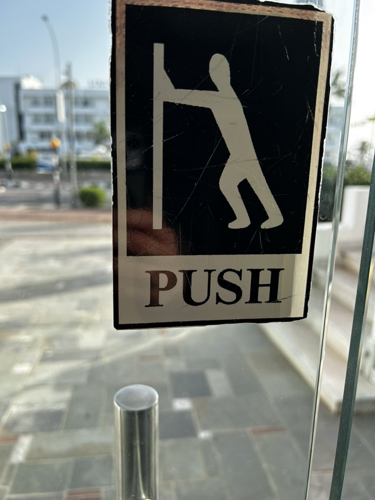 M_Fitz1979's tweet photo. Just how heavy is this door? #doorsign https://t.co/bgYDzL3w7b